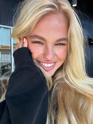 Kathryn Watts leaked photo #28