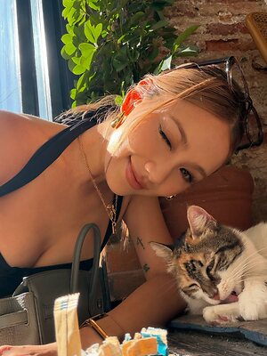 Kathy Zheng leaked photo #8