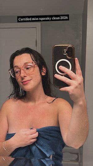 Katie Bogen leaked photo #6