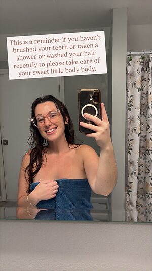 Katie Bogen leaked photo #8