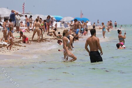 Katie Cassidy leaked photo #19