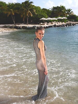 Katie Cassidy leaked photo #33