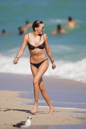 Katie Cassidy leaked photo #133