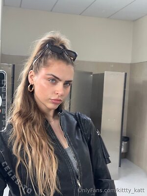 Katie Hamden Nude Leaked Photo #12