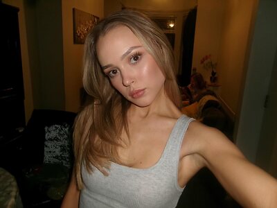 Katie White Nude Leaked Photo #15