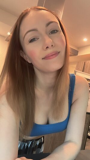 KatieBedford leaked photo #9