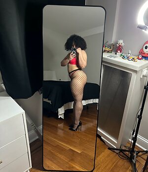 Katiejustbedoingshit leaked photo #24