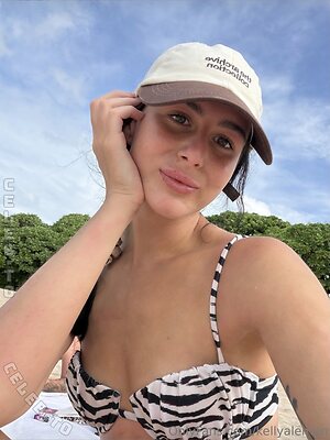 Kelly Aleman Nude Photos