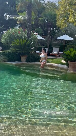 Kelly Brook Hot