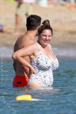 Kelly Brook photo
