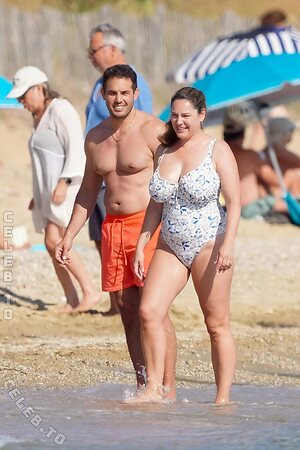 Kelly Brook photo