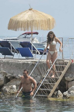Kelly Brook photo