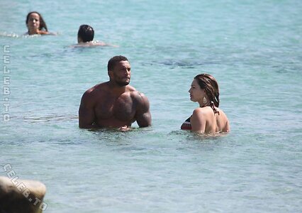 Kelly Brook photo