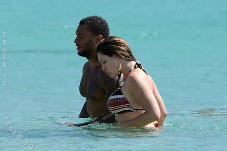 Kelly Brook photo