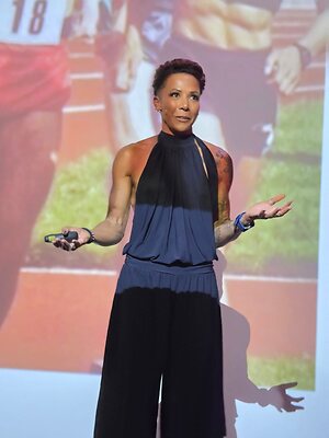 Kelly Holmes leaked photo #24