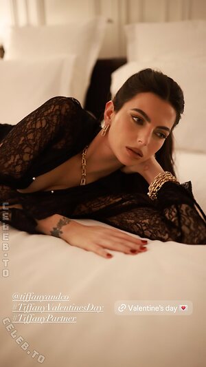 Kelly Piquet Nude Leaked Photo #3