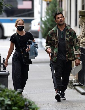 Kelly Ripa leaked photo #18
