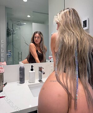 Kendra Rowe Nude Leaked Photo #2