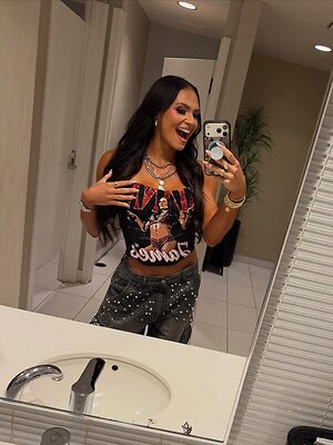 Kiana James leaked photo #3