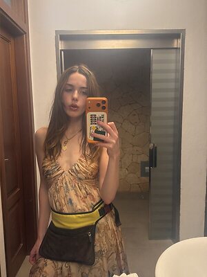 Kiernan Shipka leaked photo #21
