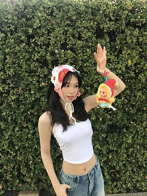 Kim Chaewon leaked photo #2