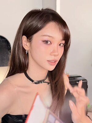 Kim Chaewon leaked photo #31