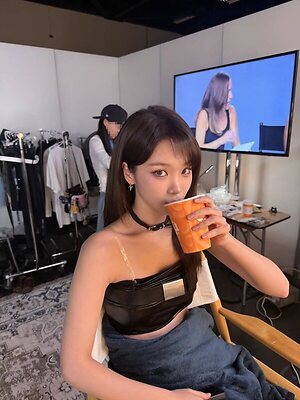 Kim Chaewon leaked photo #40