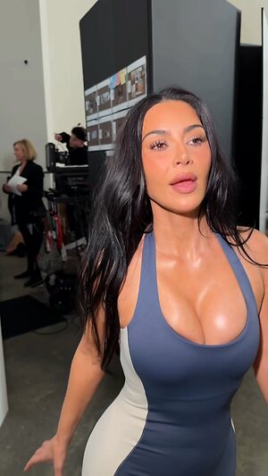 Kim Kardashian Hot leaked photo #22