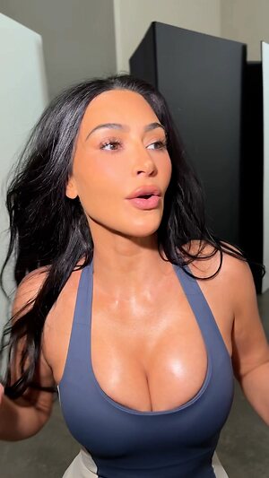 Kim Kardashian Hot leaked photo #23