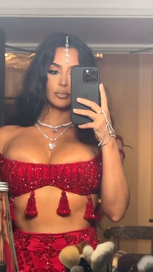 Kim Kardashian Hot