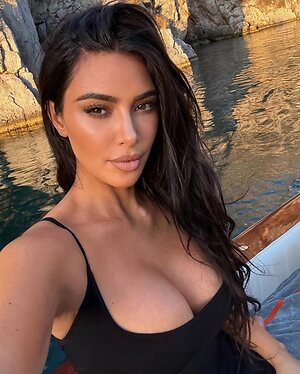 Kim Kardashian Hot