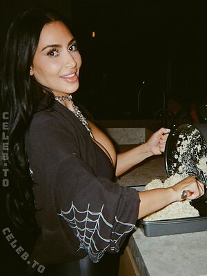 Kim Kardashian Nude Leaked Photo #105