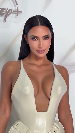 Kim Kardashian leaked photo #1071