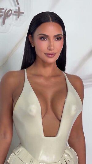 Kim Kardashian leaked photo #1074