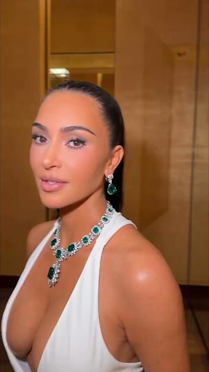 Kim Kardashian leaked photo #1173