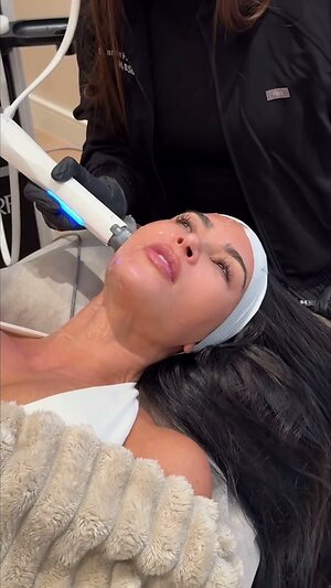 Kim Kardashian leaked photo #1398