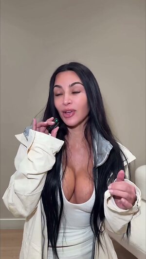 Kim Kardashian leaked photo #1404