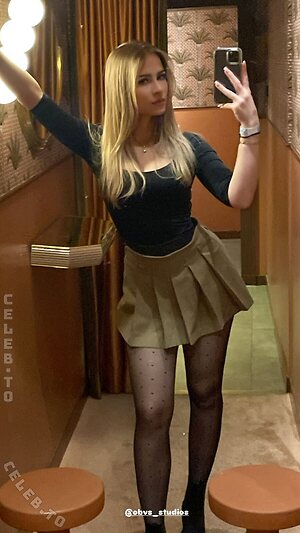 Kim Sara Nude Leaked Photo #7