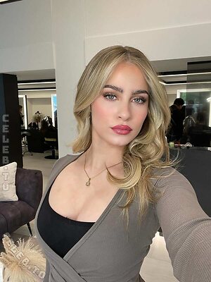 Kim Sara photo