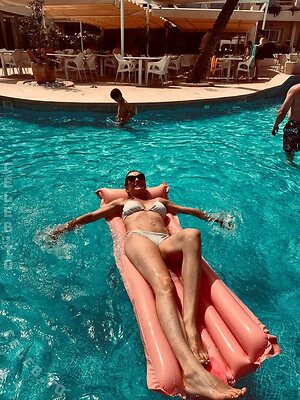 Kim-Sarah Brandts Nude Leaked Photo #3