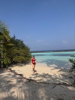 Kim-Sarah Brandts Nude Leaked Photo #7