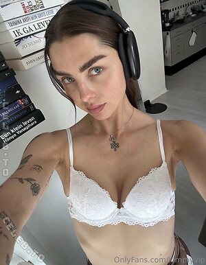 Kimberly van de Kamp Nude Leaked Photo #10