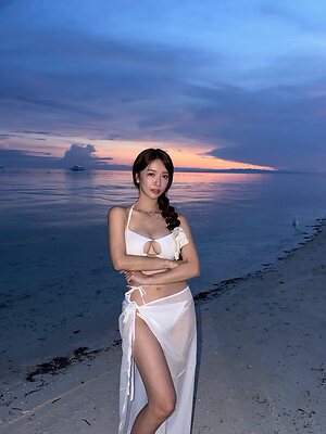 Kimi leaked photo #3