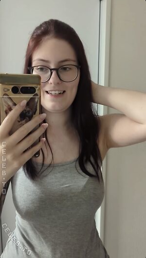 Kimis Exploring Nude Leaked Photo #4