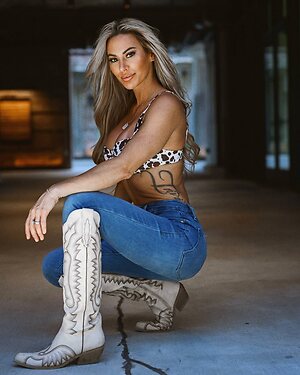 Kindly Myers leaked photo #5