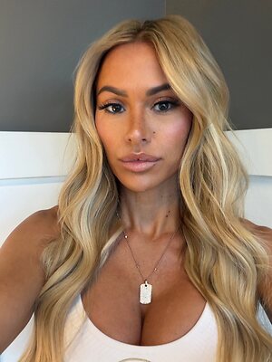 Kindly Myers leaked photo #6