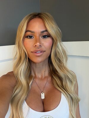 Kindly Myers leaked photo #7