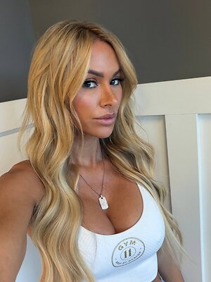 Kindly Myers leaked photo #9