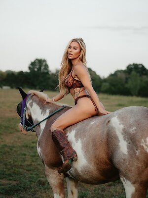 Kindly Myers leaked photo #12