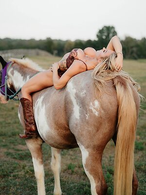 Kindly Myers leaked photo #16